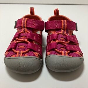 Keen Newport H2 waterproof sandals. Pink. Size 5 baby. Like new condition.